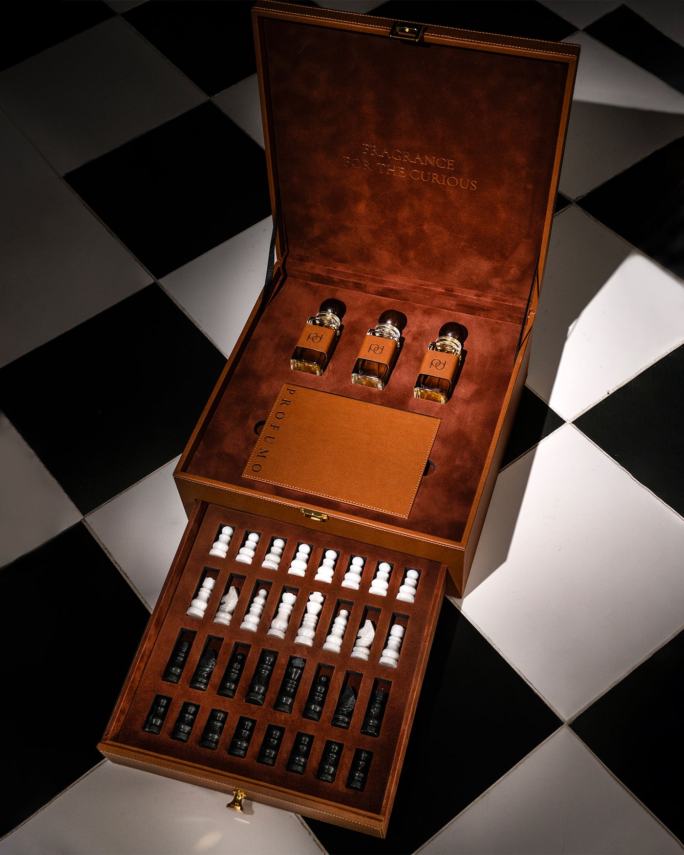 HERITAGE CHESS SET
